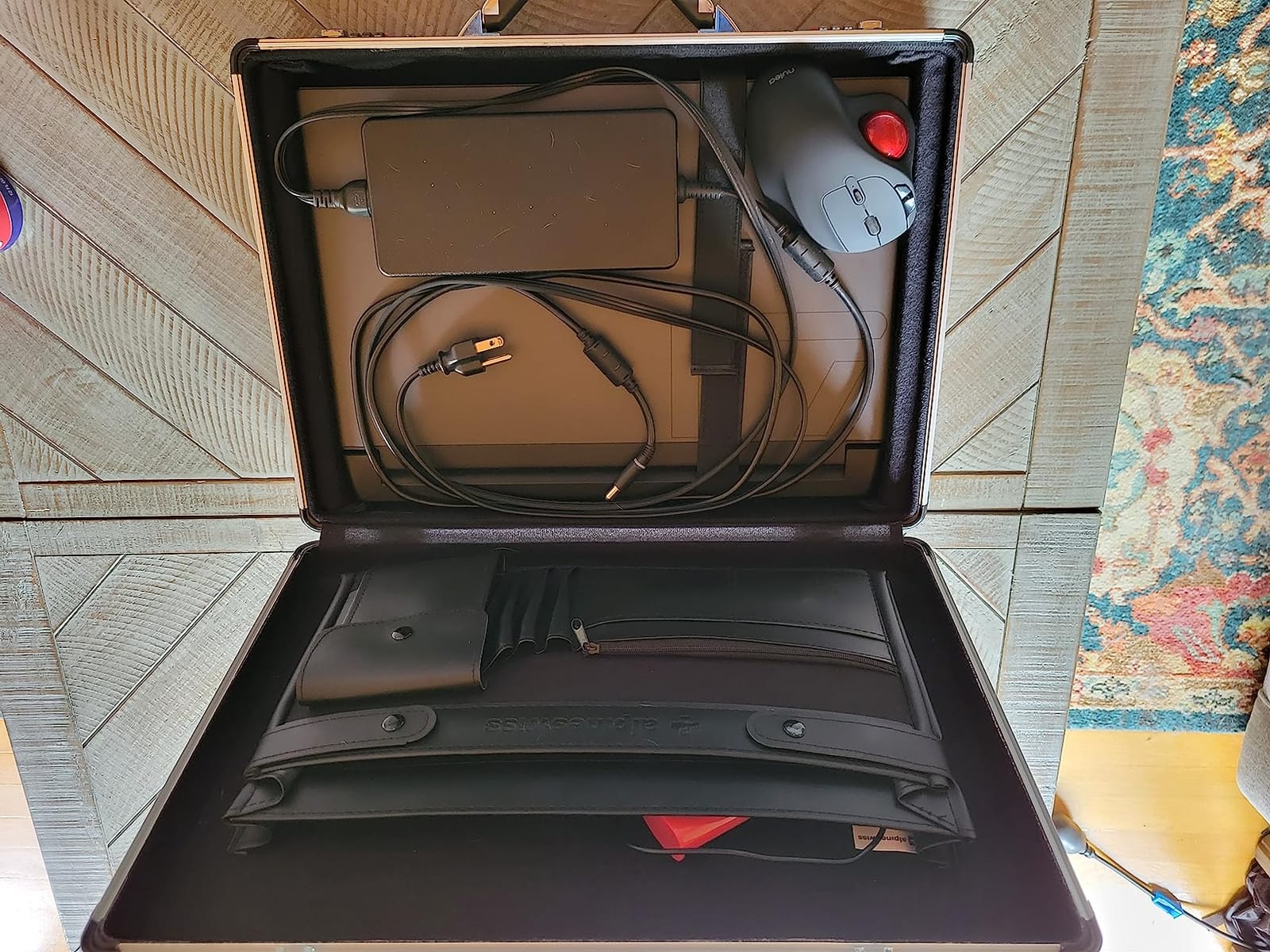 Alpine Swiss Executive Aluminum Briefcase Padded Laptop Briefcase For Men Hard Shell Attache Case Combo Lock Business Case customer photo 2
