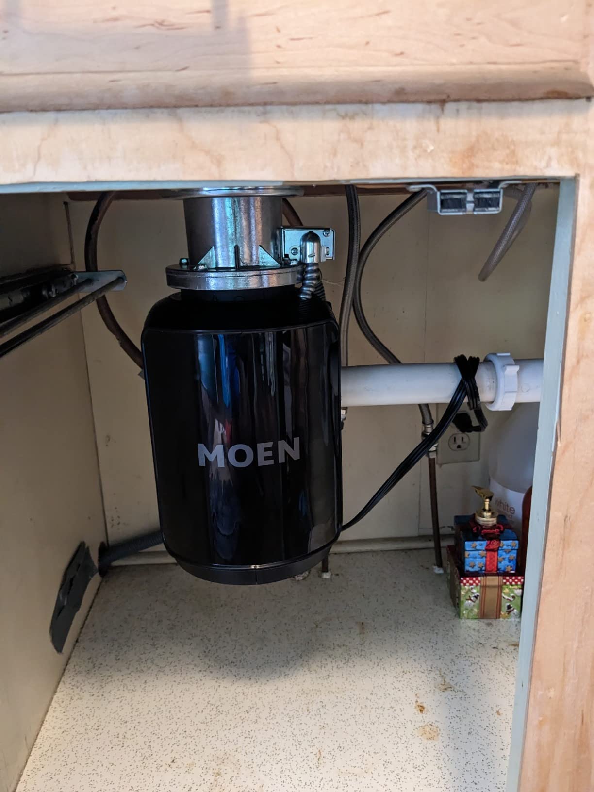 Moen GXB75C Host Series 3/4 HP Garbage Disposal with Power Cord, Batch Feed Control Activation and Sound Reduction customer photo 2