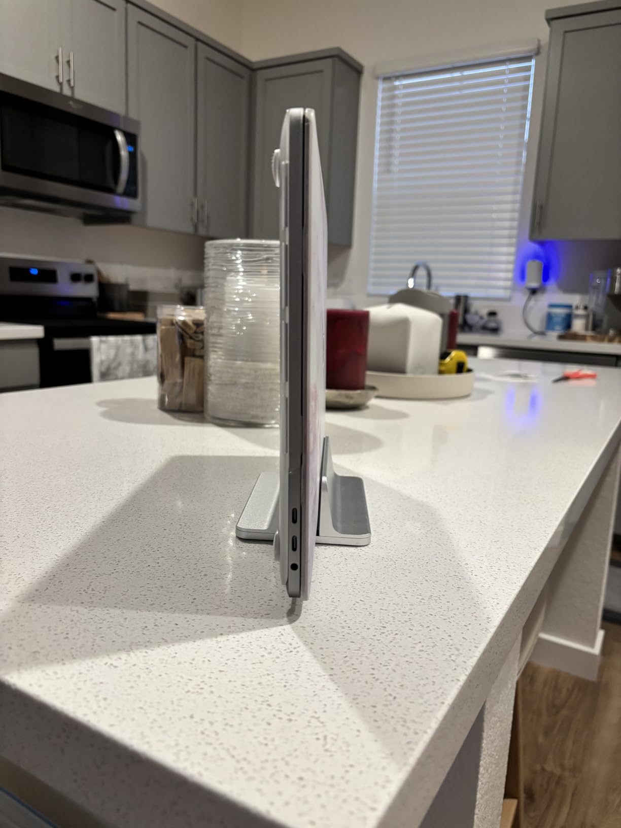 JARLINK Vertical Laptop Stand, Adjustable Aluminum Desktop Holder, Silver customer photo 1