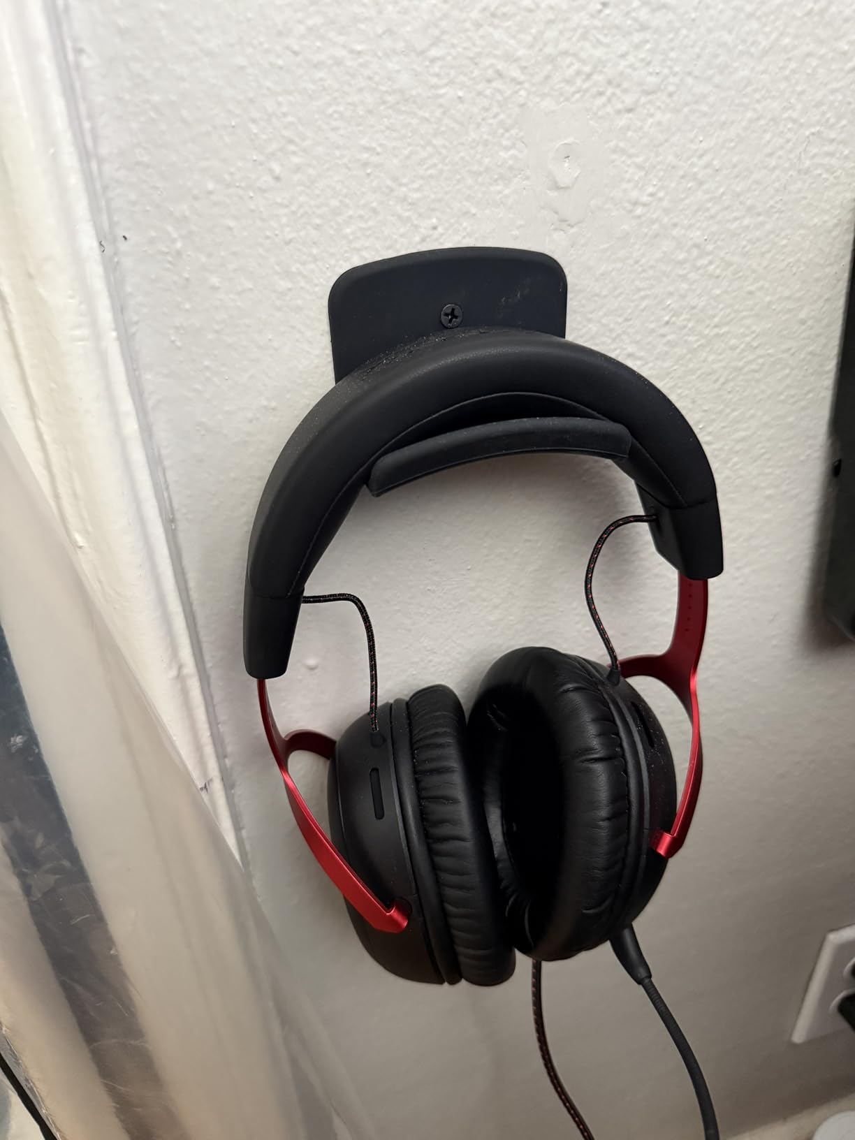 Avantree Neetto HS907 - Universal Headphone Hanger for Wall or Desk customer photo 1