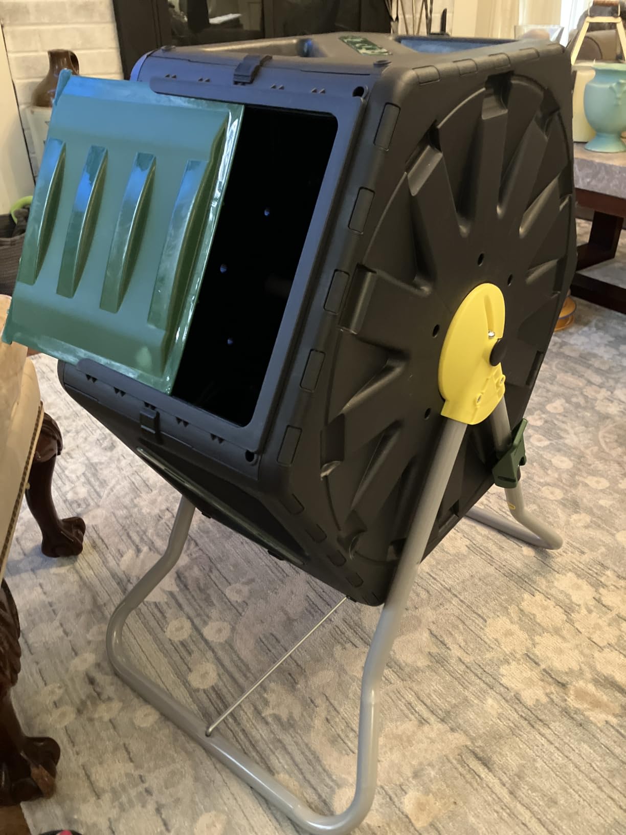 Miracle-Gro Large Dual Chamber Compost Tumbler, 55.4 Gallons – Easy-Turn, Fast-Working System – All-Season, Heavy-Duty, High Volume Composter with 2 Sliding Doors (2 x 27.7 gallons) customer photo 1