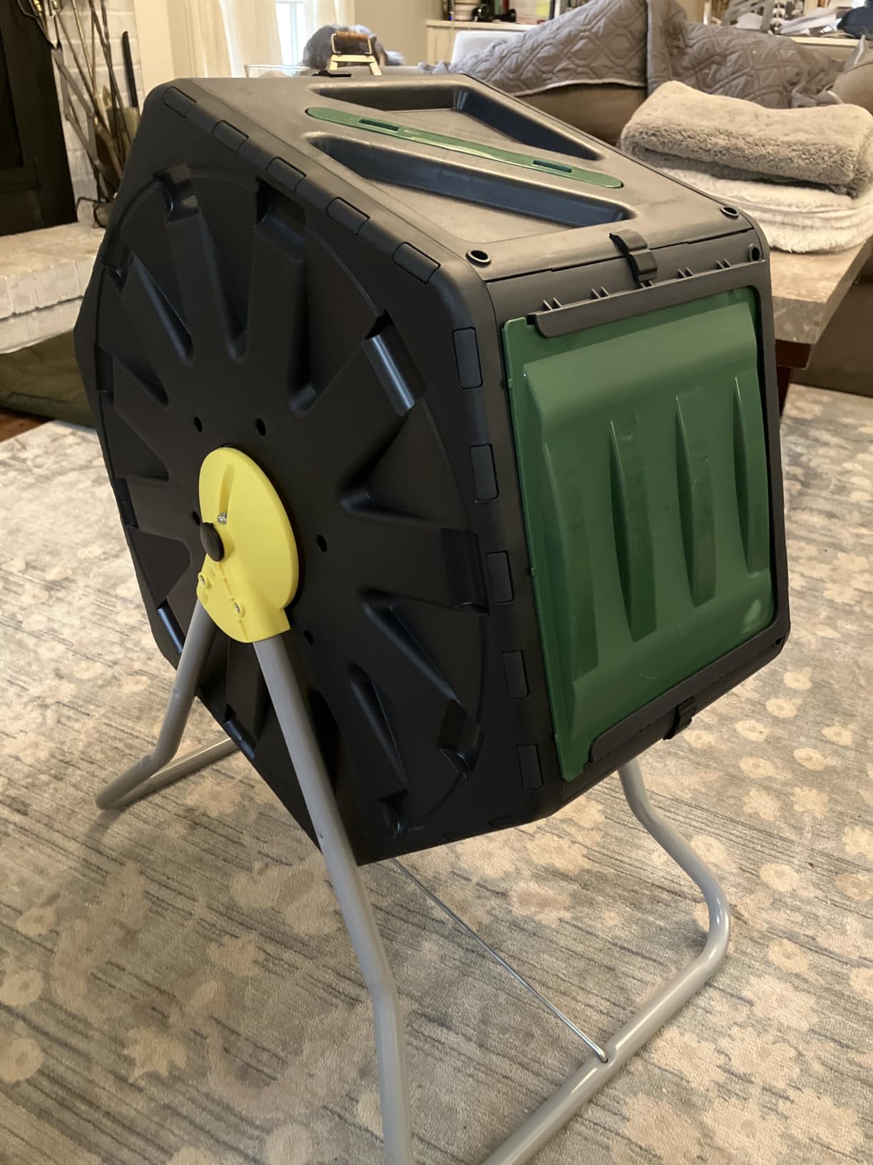 Miracle-Gro Large Dual Chamber Compost Tumbler, 55.4 Gallons – Easy-Turn, Fast-Working System – All-Season, Heavy-Duty, High Volume Composter with 2 Sliding Doors (2 x 27.7 gallons) customer photo 2