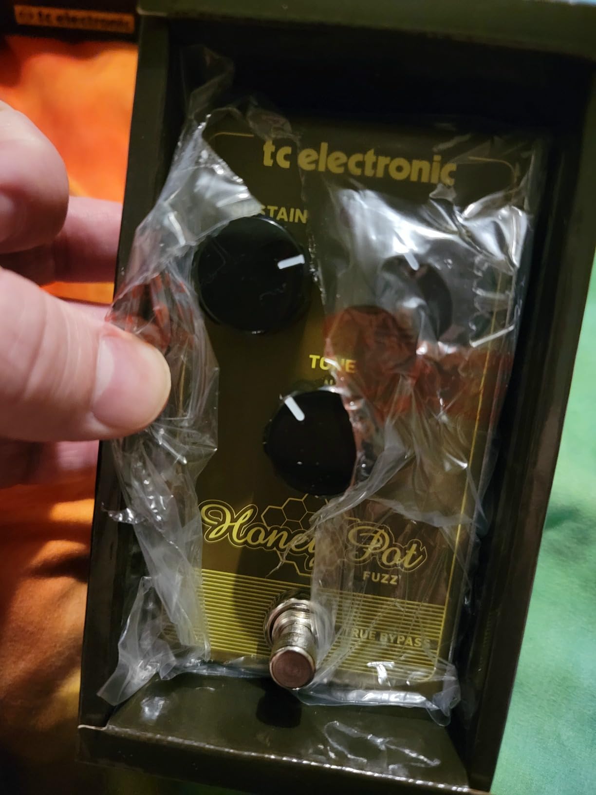 TC Electronic HONEY POT FUZZ Vintage-Flavored Fuzz Pedal with Massive Wall of Tones and Miles of Sustain customer photo 1