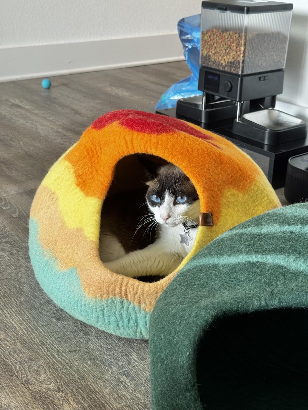 MEOWFIA Cat Cave - Merino Wool Bed for Indoor Cats (Dark Gray, Medium) customer photo 2
