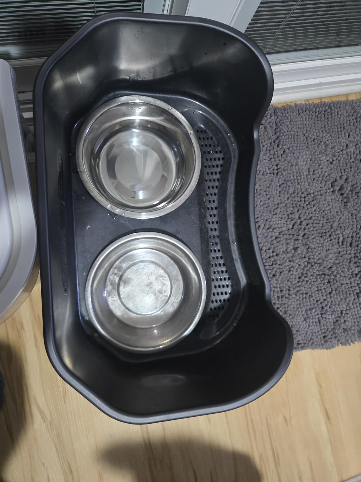 Neater Pet Brands Neater Feeder Deluxe Mess Proof Dog Bowls Elevated for Large Dogs Over 40 lbs, Made in USA, No Spill Raised Dog Food Bowl Stand Feeding Station, Food and Water Bowl Set, Black customer photo 1
