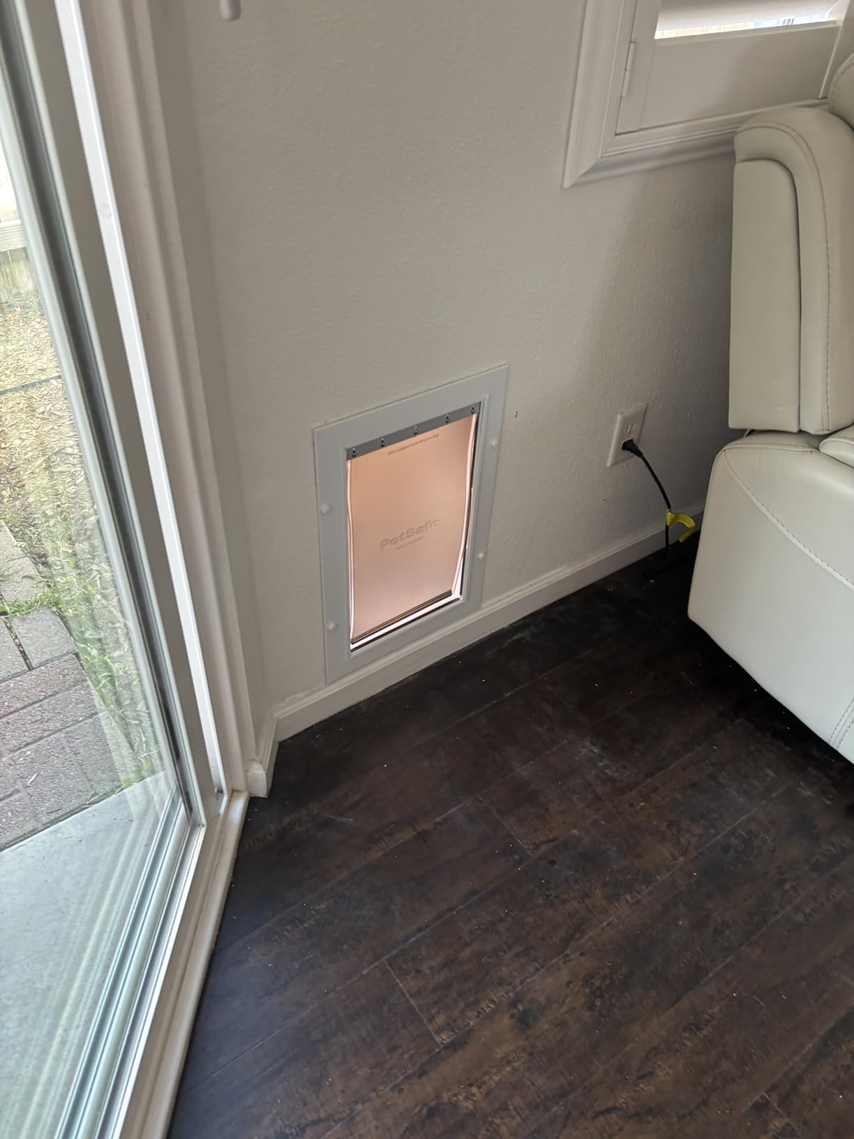 PetSafe Wall Entry Pet Door, Telescoping, Dogs up to 100 lb, Large customer photo 2
