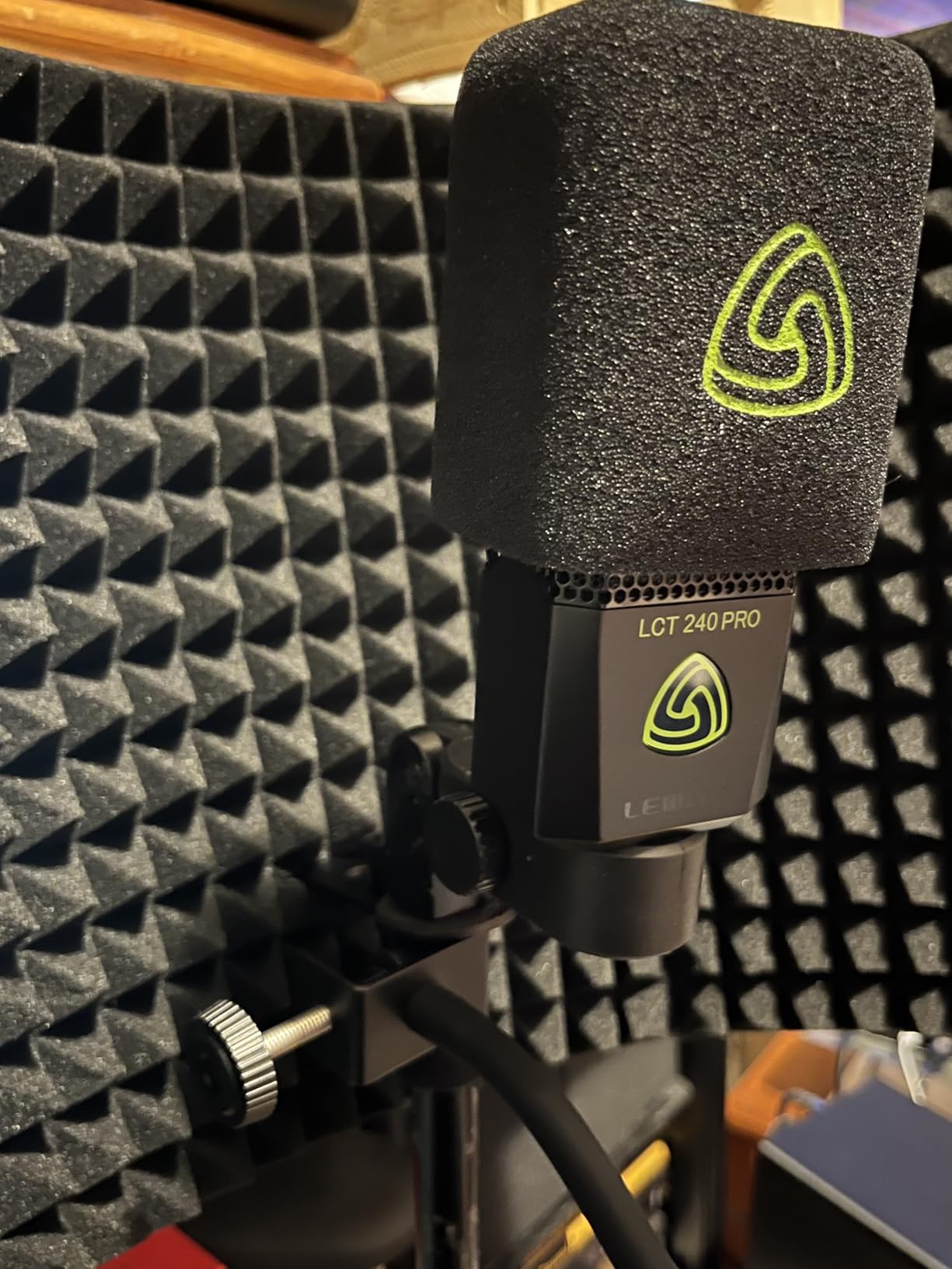 Aokeo Professional Studio Recording Microphone Isolation Shield,Suitable for Blue Yeti and Any Condenser Microphone Recording Equipment(AO-403) customer photo 2