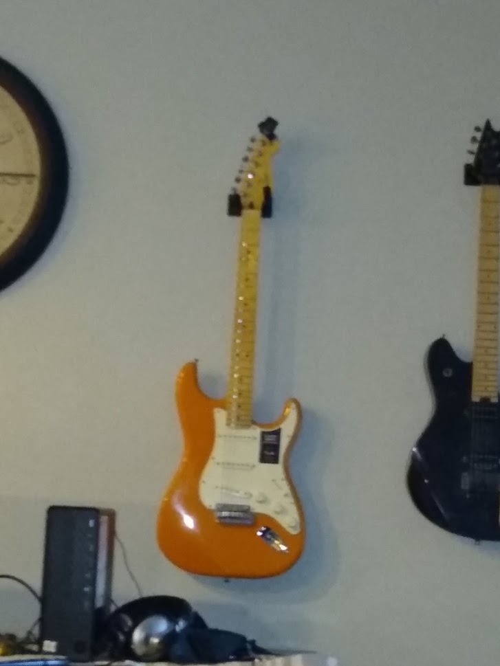 Fender Player Stratocaster SSS Electric Guitar, Polar White, Maple Fingerboard customer photo 1