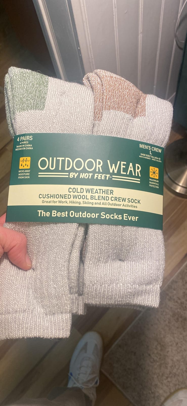 HOT FEET Wool Work Socks for Men & Women, Thick Winter Warm Boot Crew Socks - Stocking Stuffers 4 Pack, Size 4-12.5 customer photo 1