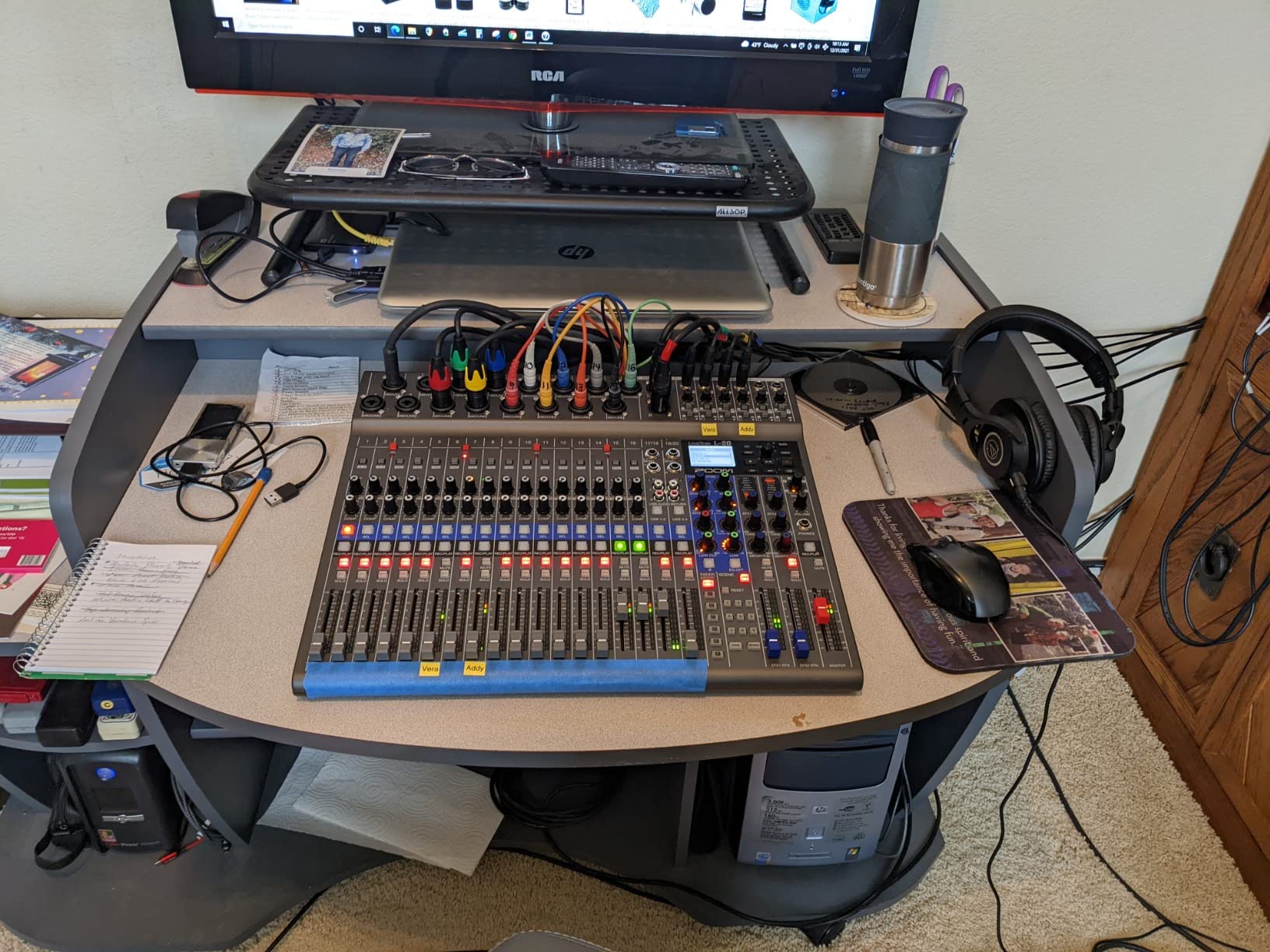 Zoom LiveTrak L-20 Digital Mixer/Recorder for Musicians & Podcasters customer photo 1