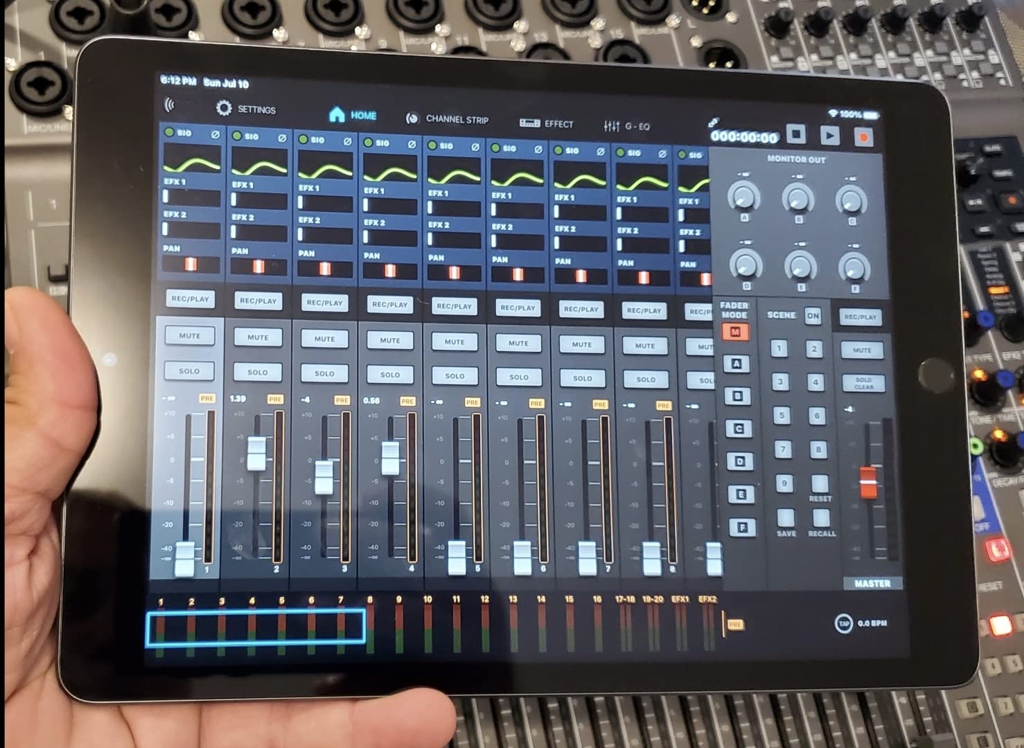 Zoom LiveTrak L-20 Digital Mixer/Recorder for Musicians & Podcasters customer photo 2