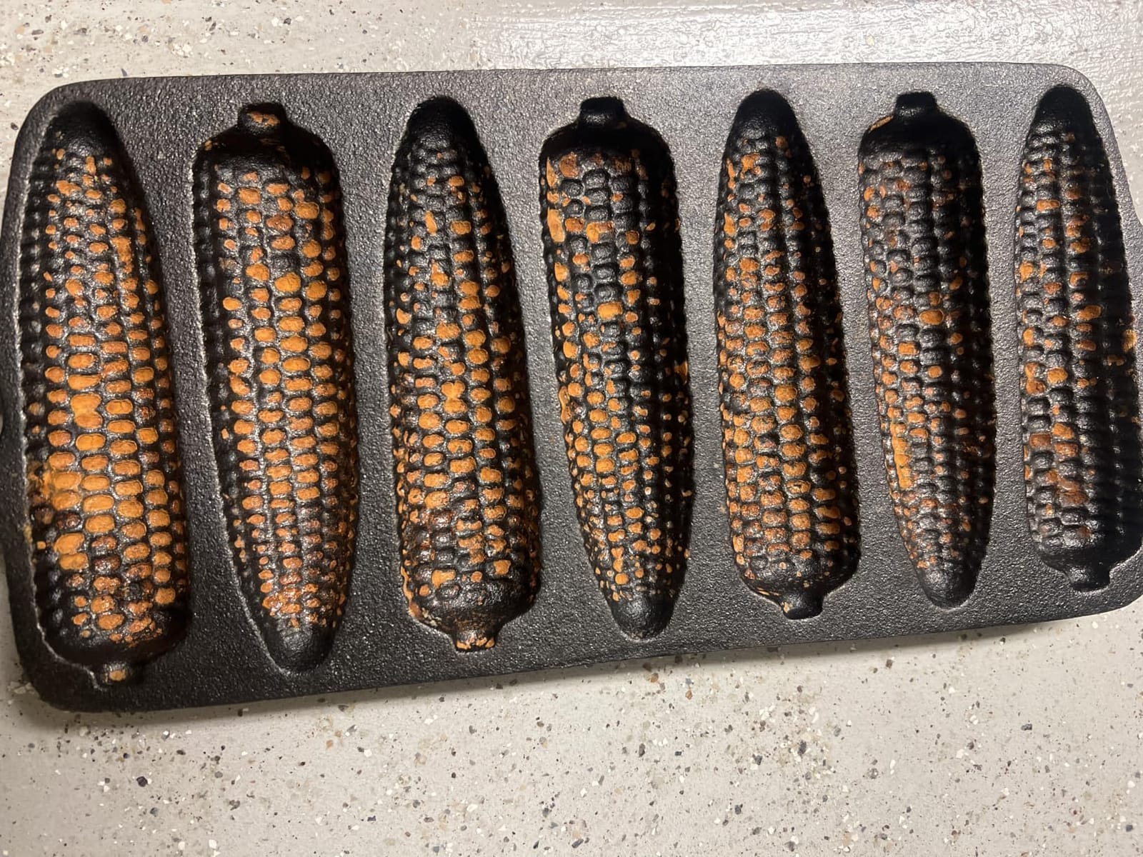 Cast Iron Cornbread Pan-Pre-Seasoned Bakeware with 7 Corncob Sticks-Compatible with Oven, Stovetop, Induction, Grill, and Campfires by Classic Cuisine, customer photo 1