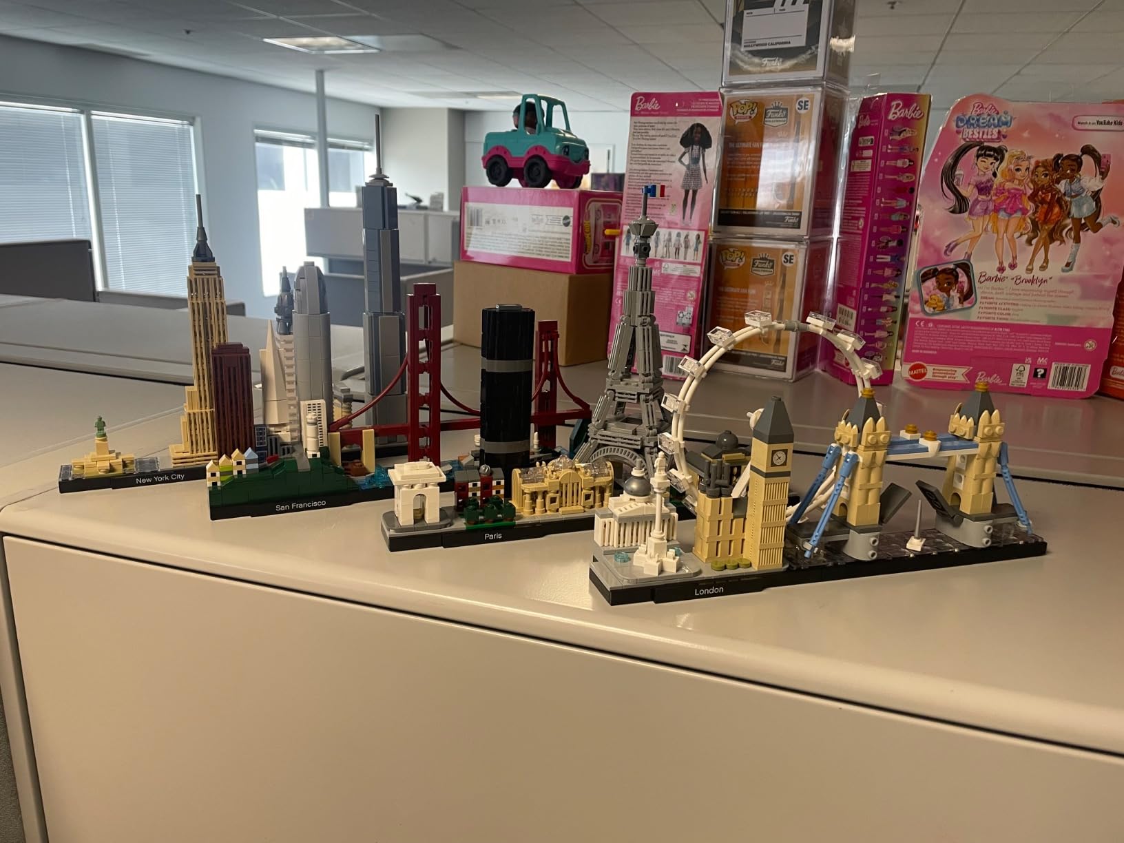 LEGO Architecture Paris Model Building Set - Detailed Display Building Block Set for Kids, Boys and Girls, Ages 12+ - Unique Gift for Travel & Architecture Enthusiasts - 21044 customer photo 2