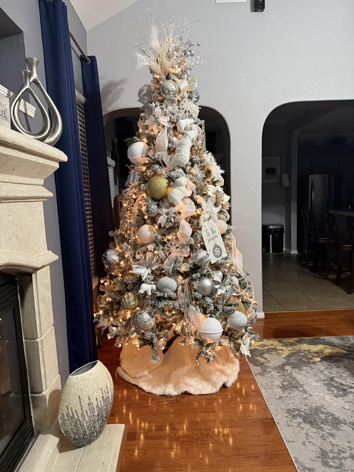 Best Choice Products 7.5ft Pre-Lit Artificial Christmas Tree Twinkling LEDs, Snow Flocked Design Pine Tree, Full Appearance Lighted Snowy w/Easy Assembly, 550 Lights, 1,346 Tips Metal Stand customer photo 2