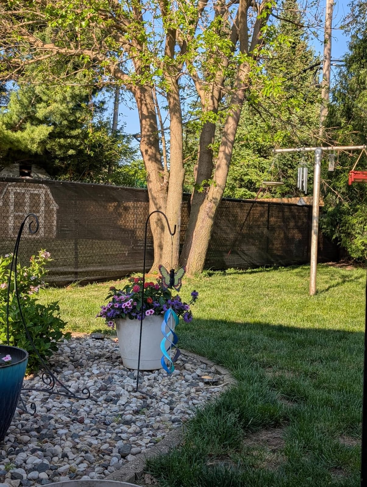 Shade&Beyond 4' X 50' Fence Privacy Screen Heavy Duty 170 GSM Fencing Mesh Shade Net Cover for Wall Garden Back Yard Outdoor Home Decoration, Black customer photo 2