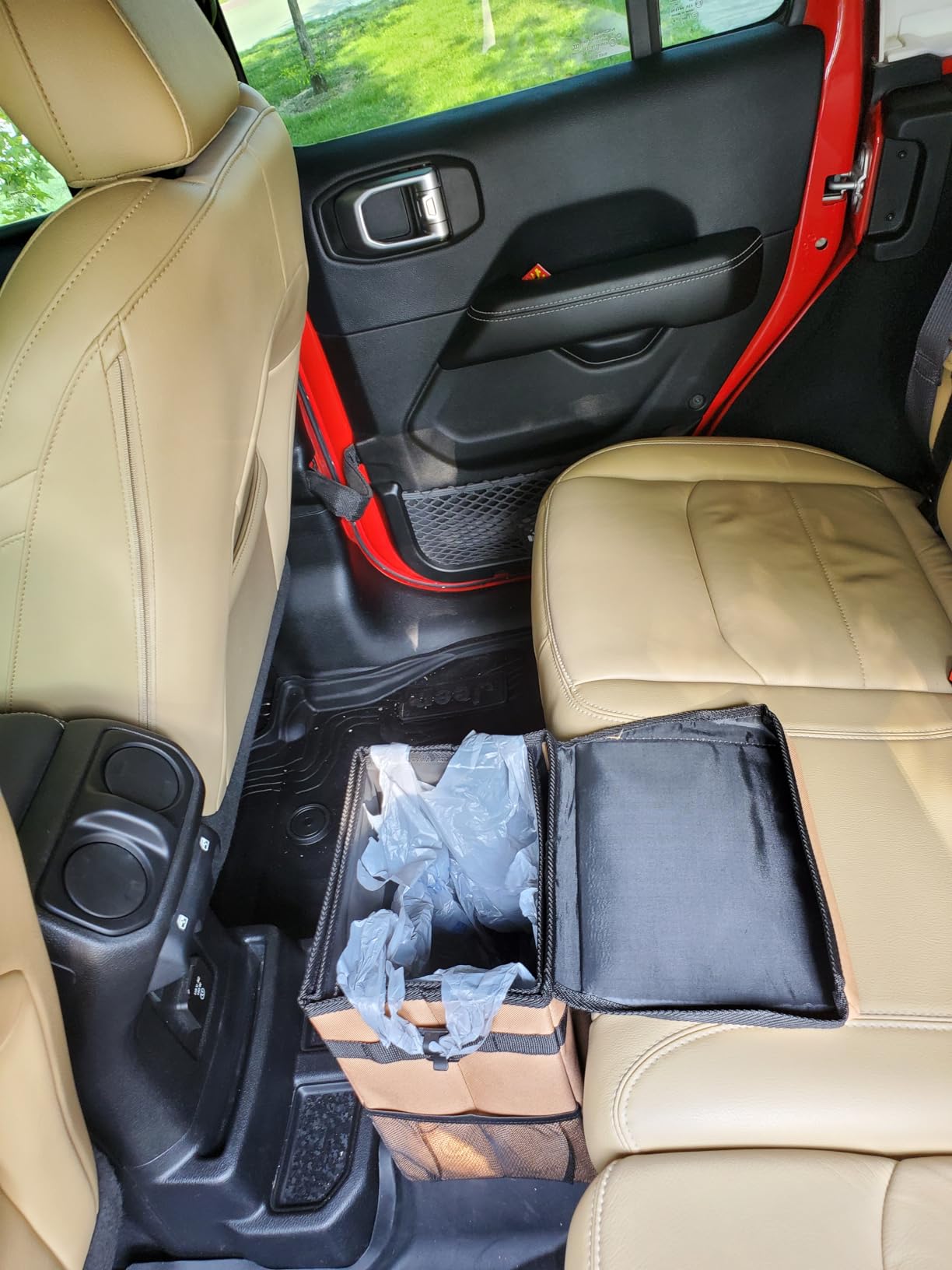 Lusso Gear Spill-Proof Car Trash Can - Easy to Clean Hanging Garbage Bin - Leak-Proof Lid, Removable Liner, Waterproof - Keeps Truck, SUV, Car, Minivan Clean & Odor Free - 2.5 Gallon Tan Car Trash Can customer photo 2