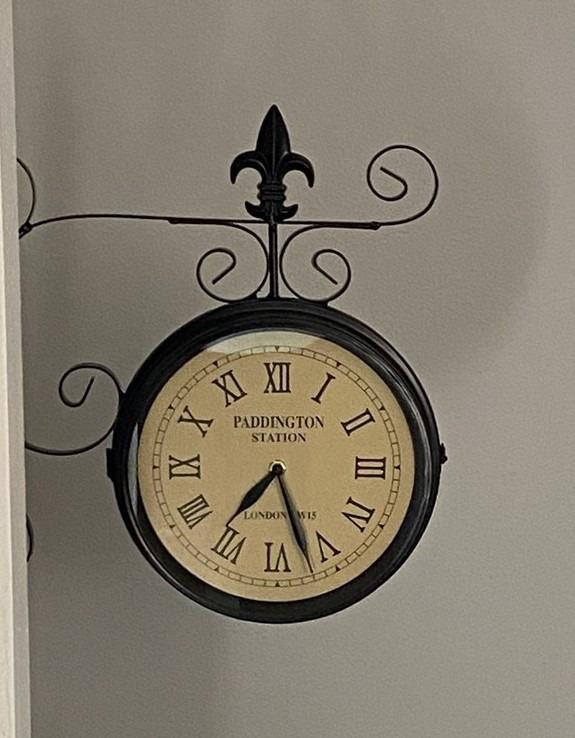 Dyna-Living Double-Sided Wall Clock 8
