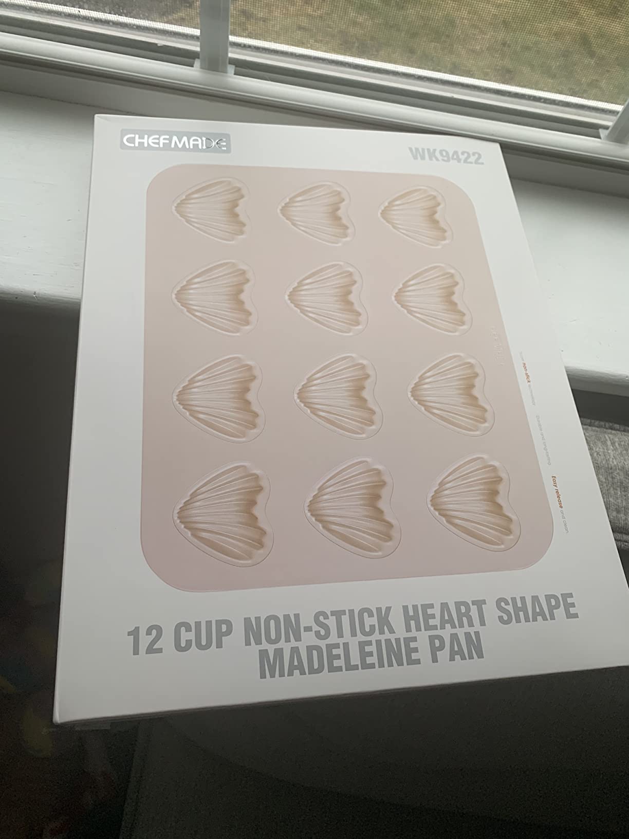 CHEFMADE Madeleine Mold Cake Pan, 12-Cavity Non-Stick Scallop Madeline Bakeware for Oven Baking (Champagne Gold) customer photo 2