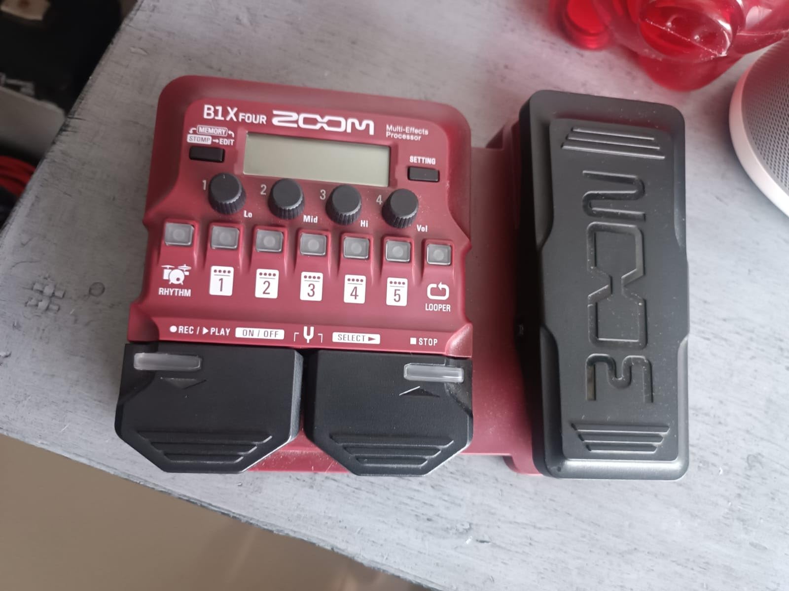 Zoom B1X Four Bass Multi-Effects with Expression Pedal & 70+ Effects customer photo 1