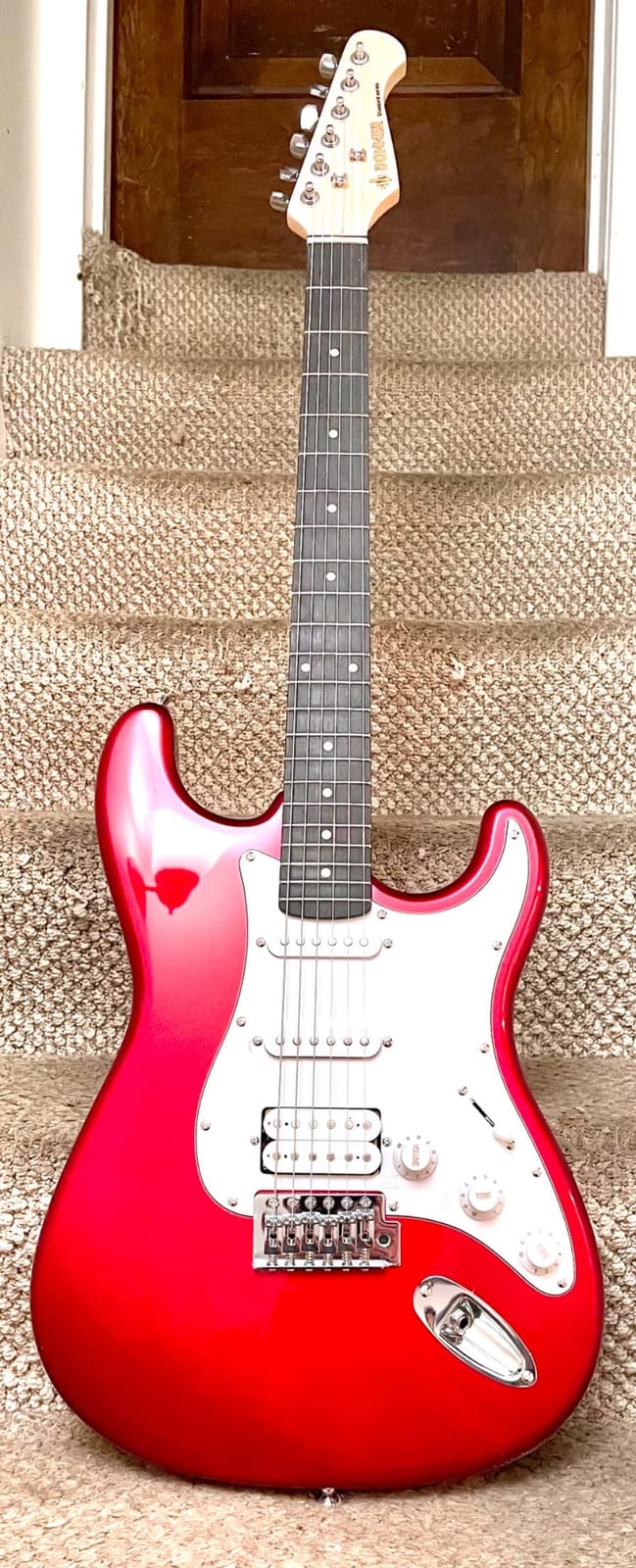 Donner 39-Inch Electric Guitar Starter Kit with Solid Body, HSS Pickup, Accessories, Amplifier, Lessons, and Digital Tuner - Red customer photo 2