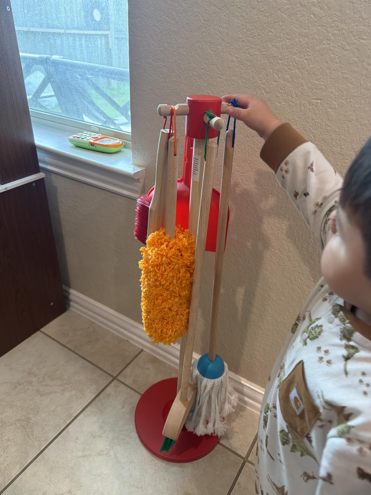 Melissa & Doug Dust Sweep Mop 6-Piece Wooden Cleaning Toy Set customer photo 2