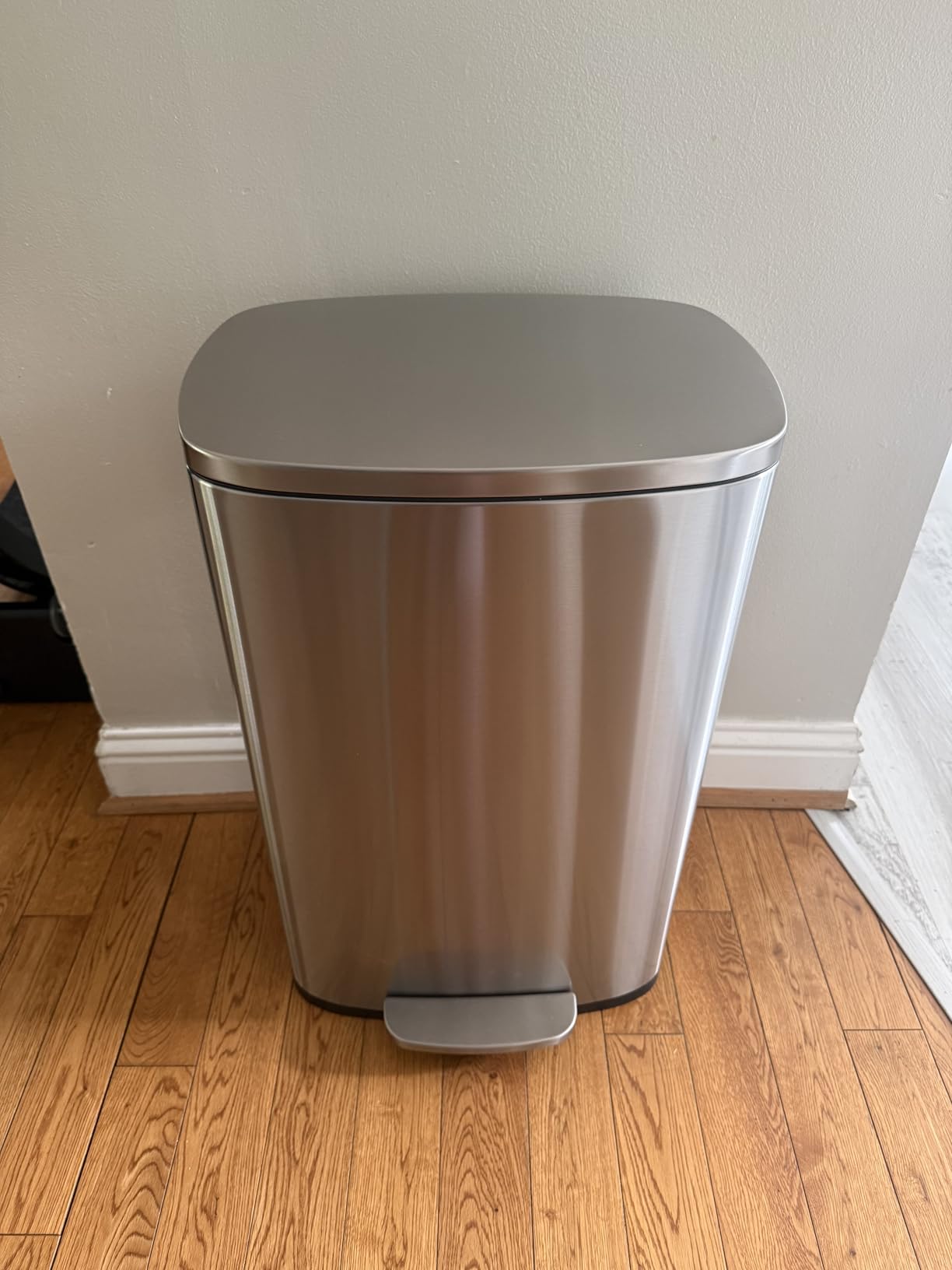 Amazon Basics LARGE Trash Can, 13.2 Gallon (50L), Smudge Resistant Rectangular Bin with Soft-Close Lid, Step Foot Pedal, Removable Inner Bucket, Brushed Stainless Steel, Satin Nickel Finish customer photo 2