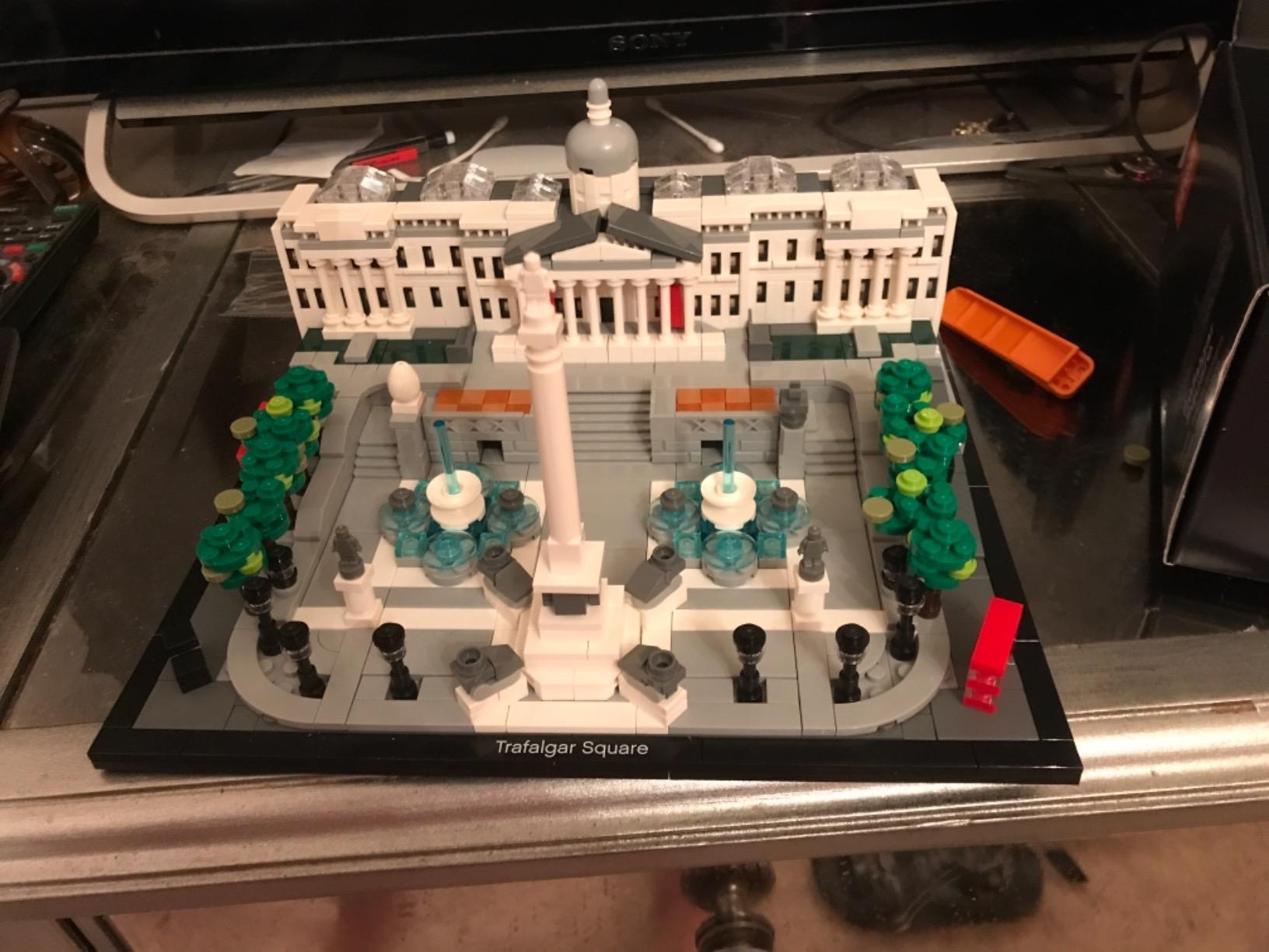 LEGO Architecture 21045 Trafalgar Square Building Kit (1197 Pieces) customer photo 1