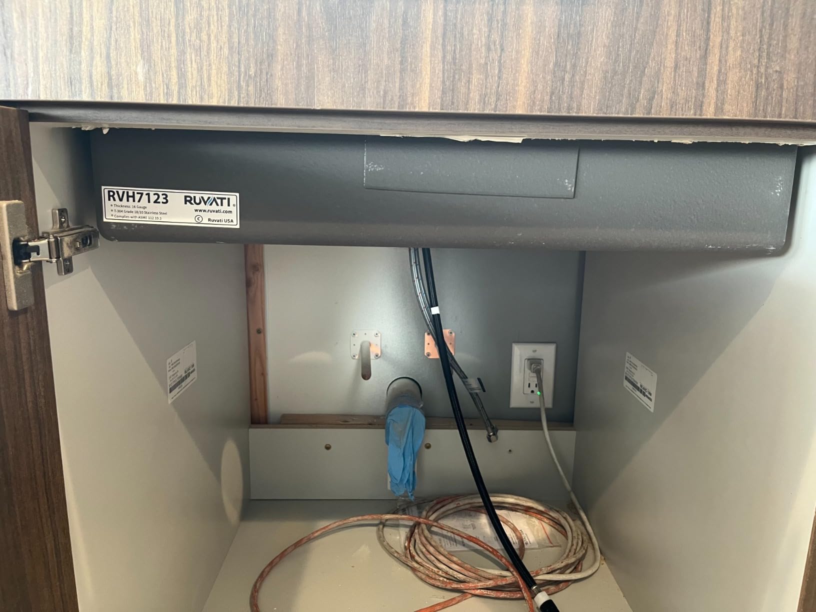 Ruvati 33-in 16-Gauge Tight-Radius Undermount Kitchen Sink - RVH7433 customer photo 1