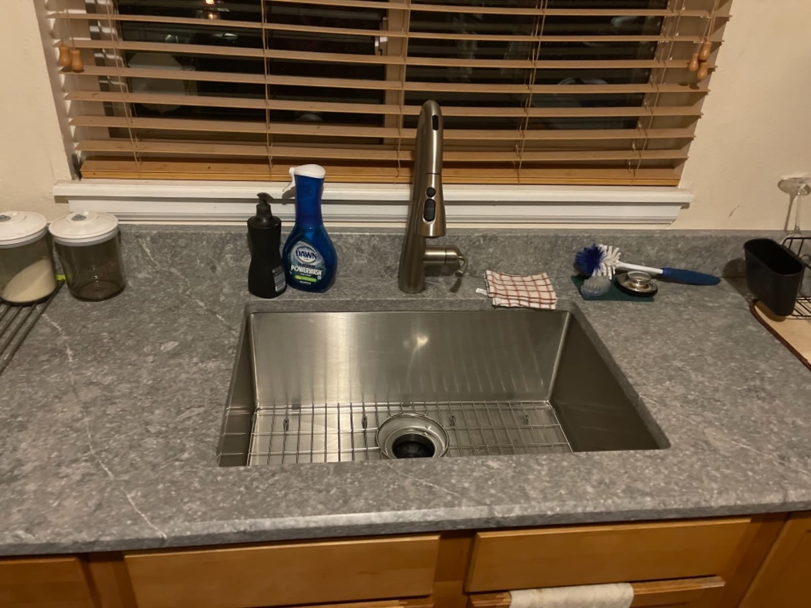 Ruvati 33-in 16-Gauge Tight-Radius Undermount Kitchen Sink - RVH7433 customer photo 2