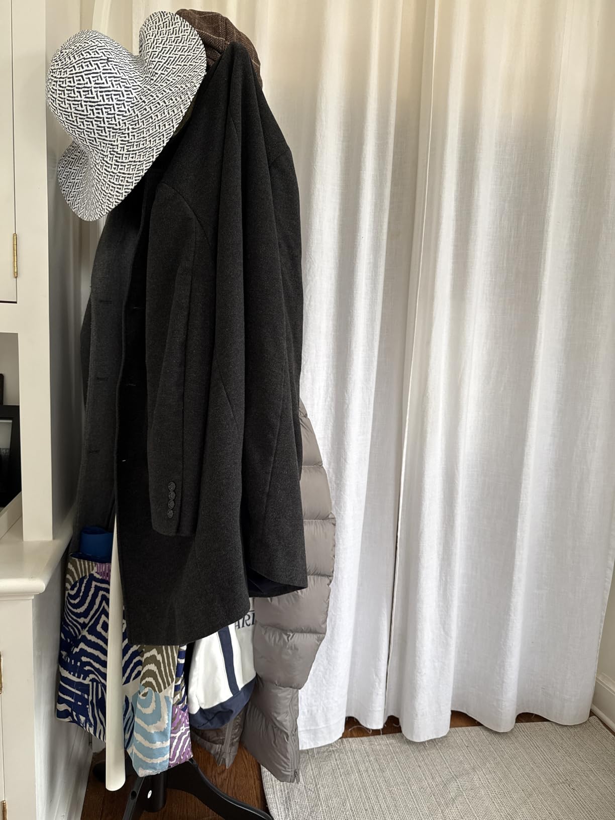 VASAGLE Freestanding Coat Rack, Rubber Wood Coat Tree with 11 Hooks customer photo 1