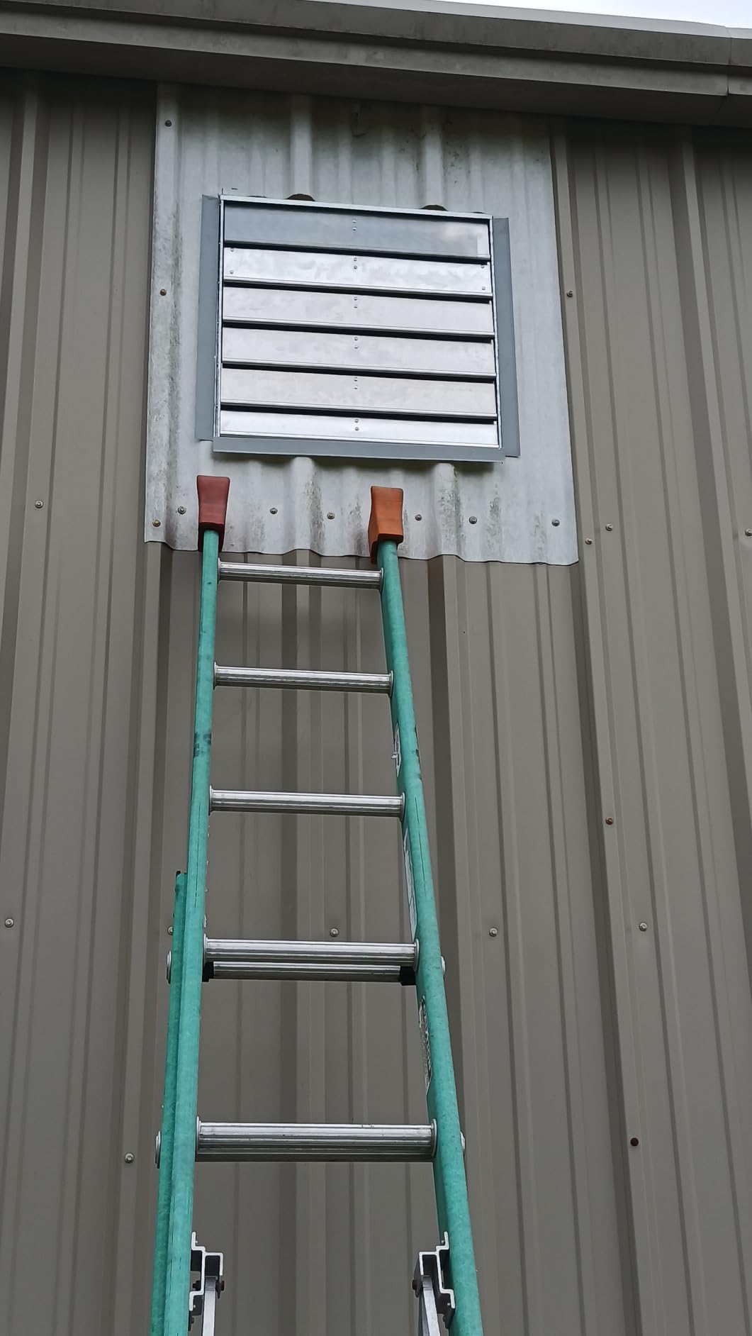 iLIVING ILG8SF24V-T 24 inch Shutter Exhaust Attic Garage Grow, Ventilation Fan with 2 Speed Thermostat 6 Foot Long 3 Plugs Cord, 24