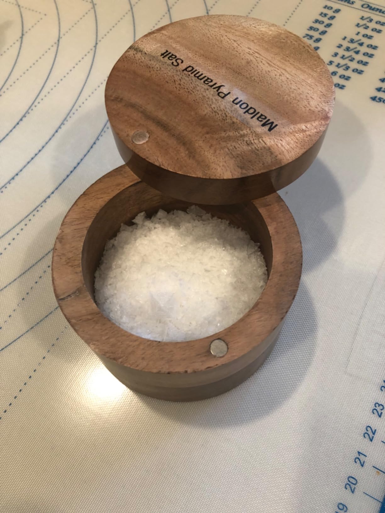 Kaizen Casa Acacia Wood Salt or Spice Box with Swivel Cover customer photo 1