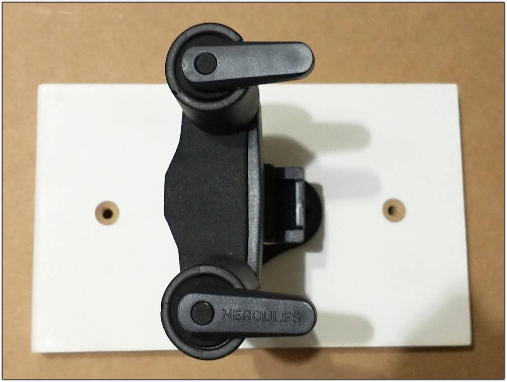 Hercules Stands GSP39WB Plus Short Arm Steel Base Wall Mount Guitar Hanger with Auto Grip System customer photo 2