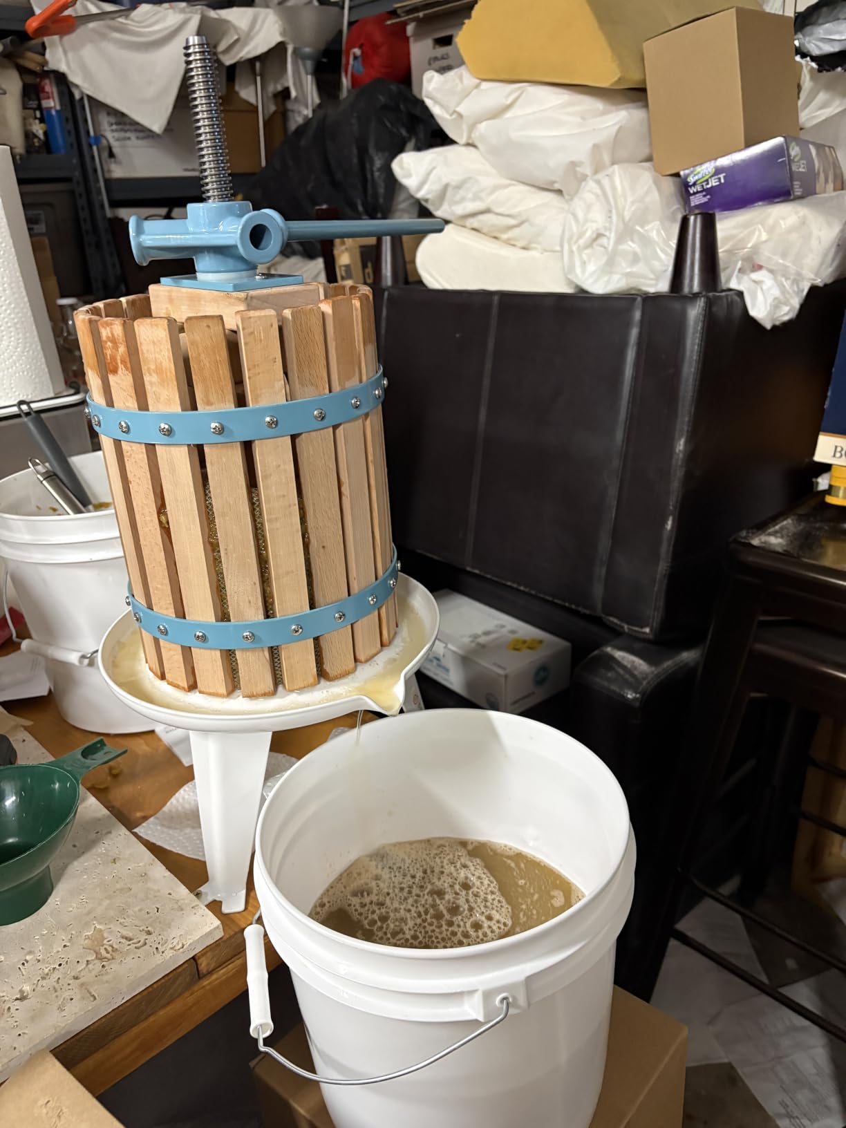 SQUEEZE master Fruit Press- 1.6 Gallon/6L-Solid Wood Basket Wine Press-Vintage traditional juicer-6 Press Wooden Blocks-Pole Handle Bar for Juice,Wine,Cider-1 free filter bag included customer photo 1