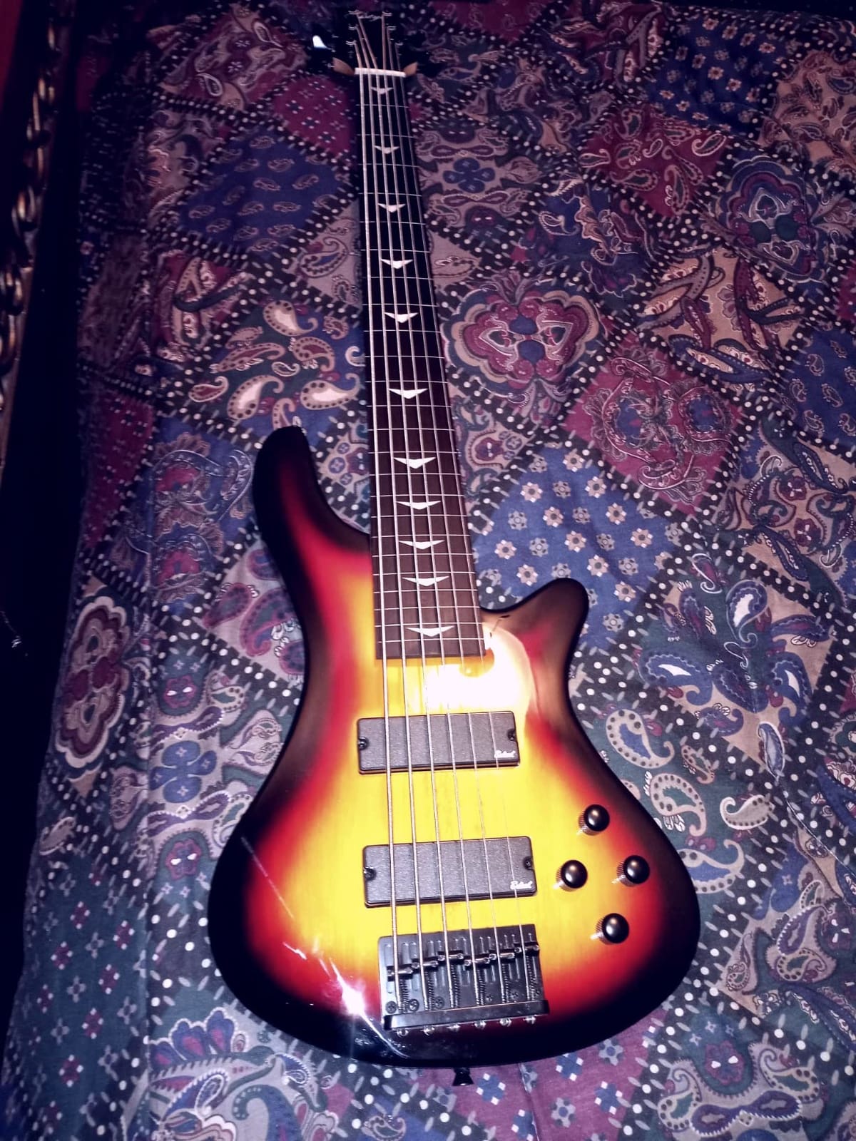 Fretless 6 String Electric Bass Bolt_On Maple Neck,Poplar Body Sunburst customer photo 1