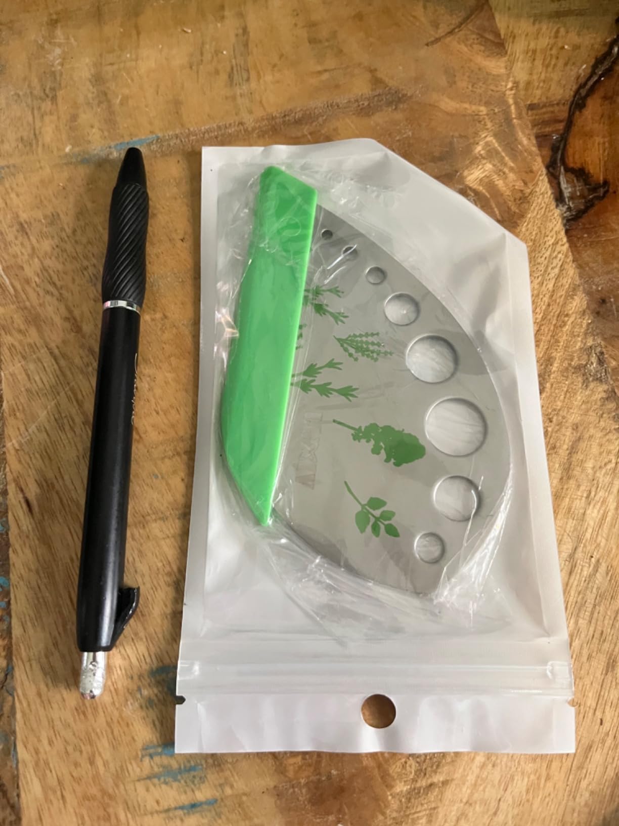 Luxiv Herb Stripper Tool Stainless Steel 9-Hole Leaf Peeler with Knife | 2in1 Cutting and Stripping, 9-Hole Stainless Steel Tool With Cover, For Stripping Kale, Chard, Basil, Thyme & Rosemary Leaves customer photo 1
