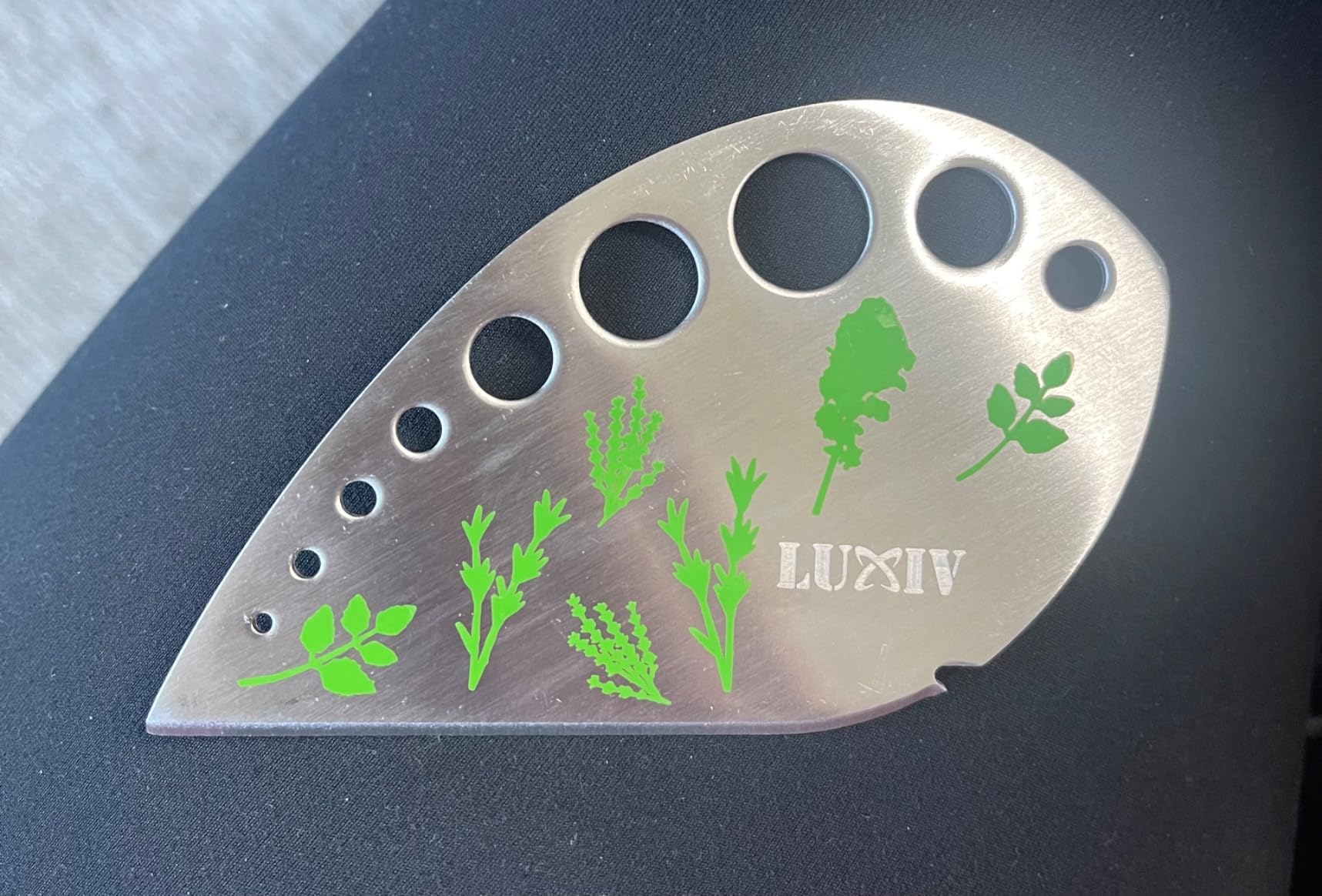 Luxiv Herb Stripper Tool Stainless Steel 9-Hole Leaf Peeler with Knife | 2in1 Cutting and Stripping, 9-Hole Stainless Steel Tool With Cover, For Stripping Kale, Chard, Basil, Thyme & Rosemary Leaves customer photo 2