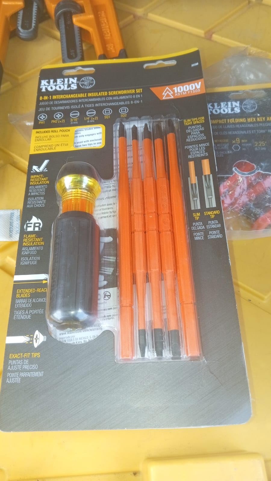 Klein Tools 32288 Insulated Screwdriver, 8-in-1 Screwdriver Set with Interchangeable Blades, 3 Phillips, 3 Slotted and 2 Square Tips customer photo 1