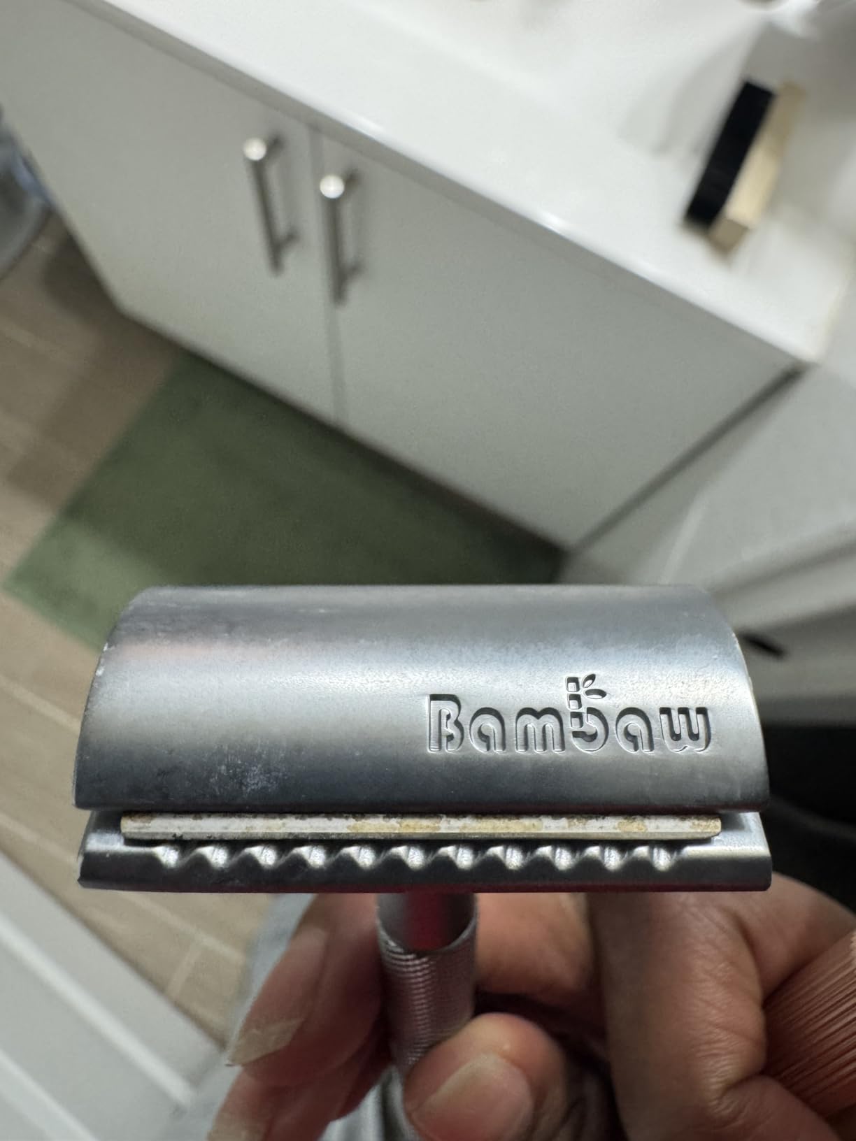 Bambaw Double Edge Safety Razor for Men & Women, Metal Razor with 5 Double Edge Safety Razor Blades, Eco-Friendly Razor – Silver customer photo 1