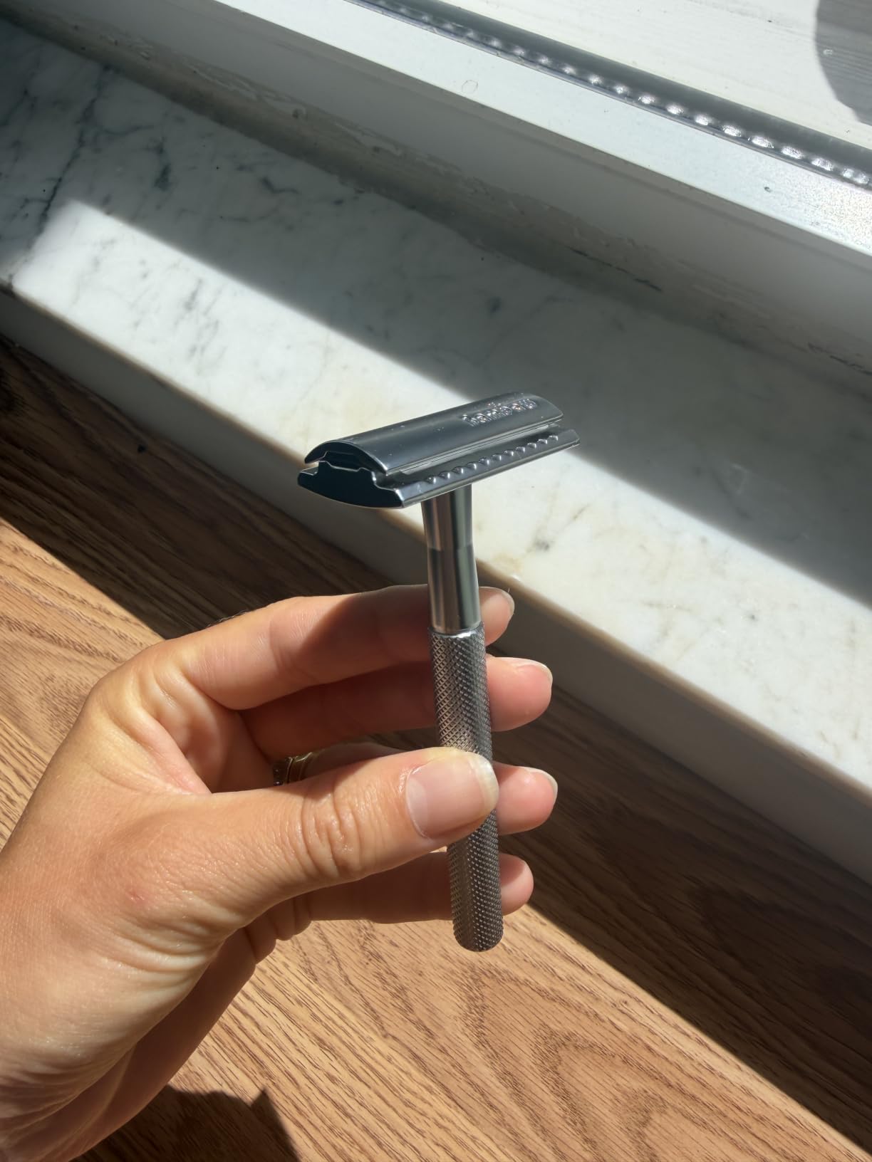 Bambaw Double Edge Safety Razor for Men & Women, Metal Razor with 5 Double Edge Safety Razor Blades, Eco-Friendly Razor – Silver customer photo 2