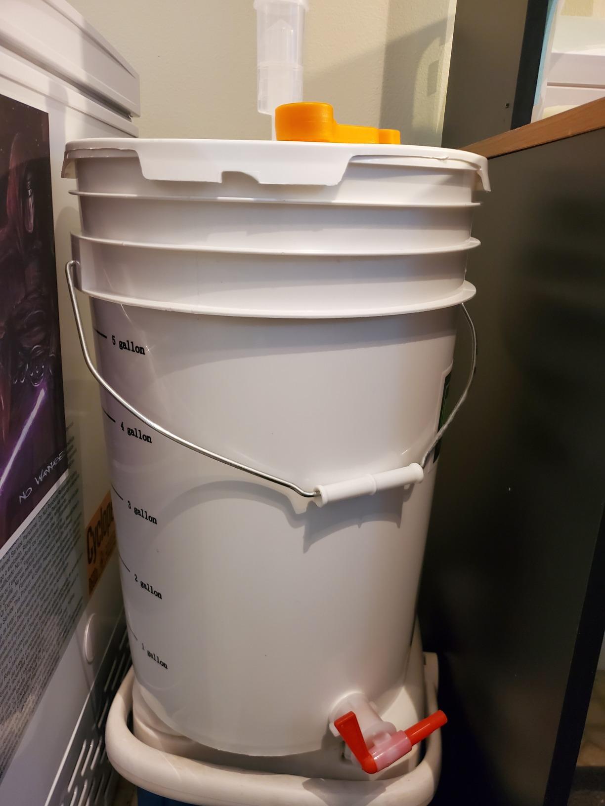 U.S. Solid Plastic Fermenter - 6.5 Gallon Food-Grade Fermenting Bucket Homebrewing Fermentor with Spigot and Airlock BPA Free customer photo 1