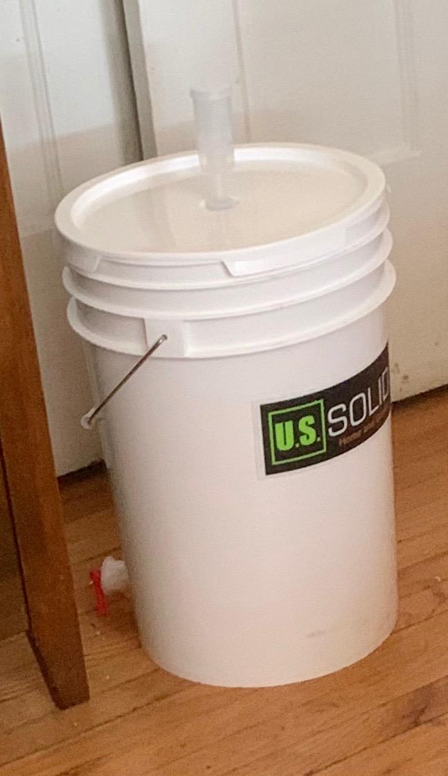 U.S. Solid Plastic Fermenter - 6.5 Gallon Food-Grade Fermenting Bucket Homebrewing Fermentor with Spigot and Airlock BPA Free customer photo 2