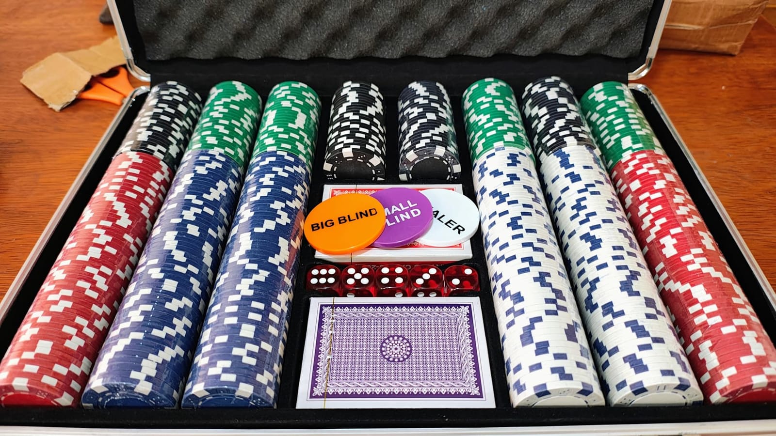 Poker Chip Set - 300PCS Poker Chips with Aluminum Case, 11.5 Gram Chips for Texas Holdem Blackjack customer photo 1