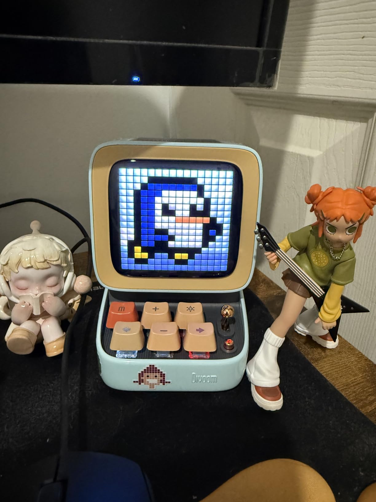 Divoom Ditoo Retro Pixel Art 15W Bluetooth Speaker,Cute Speaker with Alarm Clock,White Noise & Mini Games,Iconic Desk Setup Speaker with 16X16 LED App Controlled Front Screen,Gifts for Anyone (Black) customer photo 1