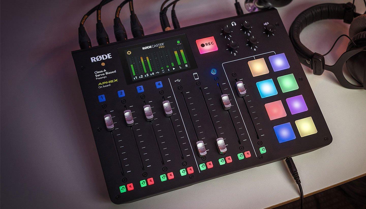 Zoom LiveTrak L-8 Battery Powered Digital Mixer/Recorder for Musicians & Podcasters customer photo 2