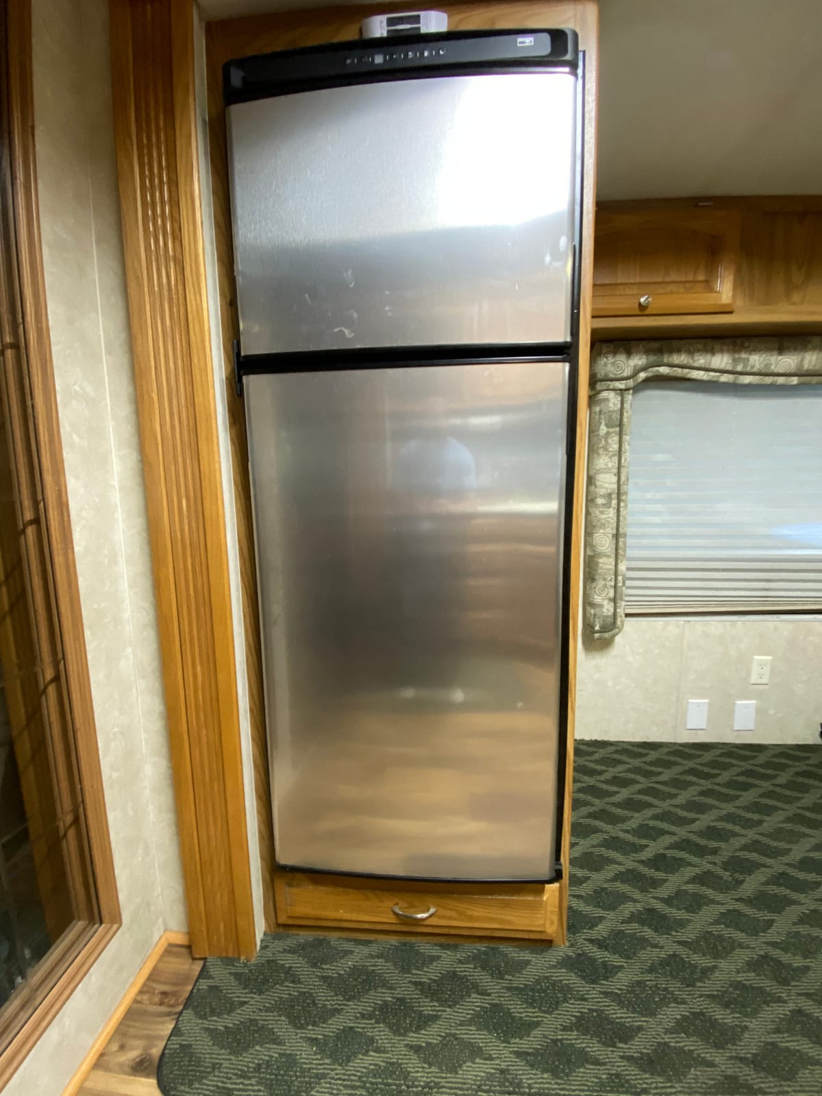 Norcold N10DCSSR Polar-Series 10 cu.ft. DC Compressor RV Refrigerator with Stainless Steel Doors - Right-Handed, Silver customer photo 1