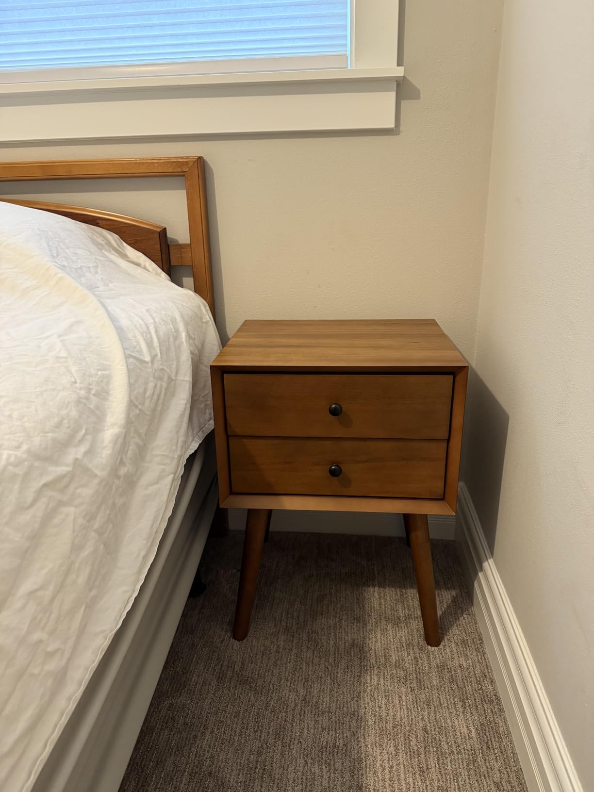 Poly & Bark Dorsey Nightstand - Mid-Century Modern Nightstand, Solid Wood Bedside Table with 2 Drawers, Acorn Walnut Finish, 23.5