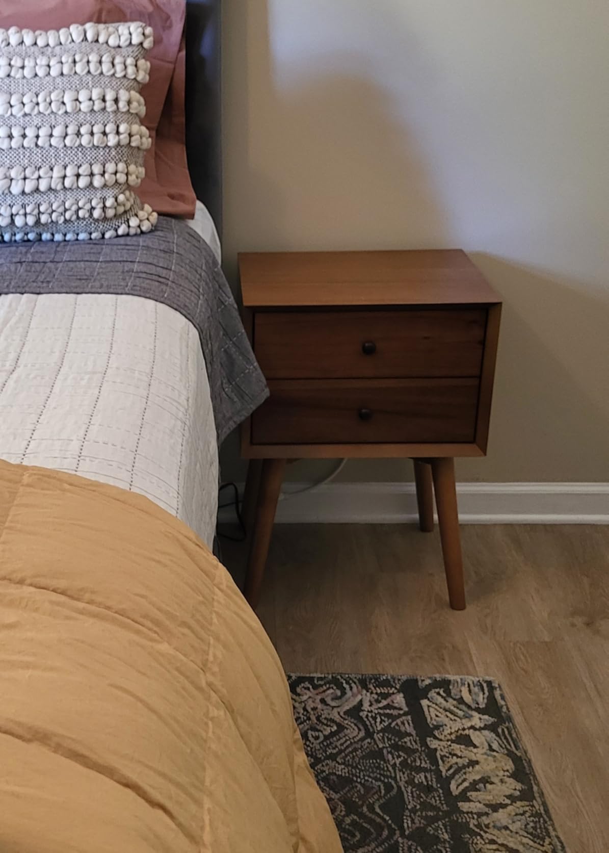 Poly & Bark Dorsey Nightstand - Mid-Century Modern Nightstand, Solid Wood Bedside Table with 2 Drawers, Acorn Walnut Finish, 23.5