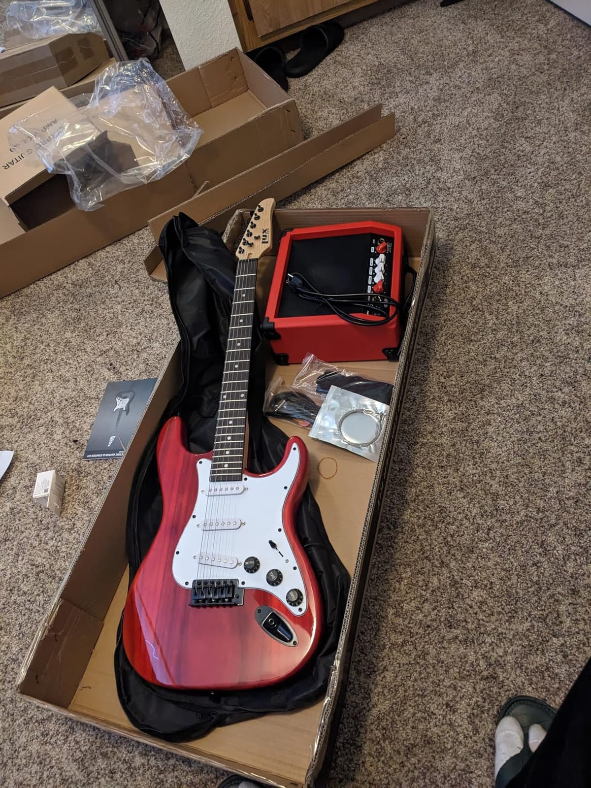 LyxPro 39 inch Electric Guitar Kit Bundle with 20w Amplifier, All Accessories, Digital Clip On Tuner, Six Strings, Two Picks, Tremolo Bar, Shoulder Strap, Case Bag Starter kit Full Size - Blue customer photo 2