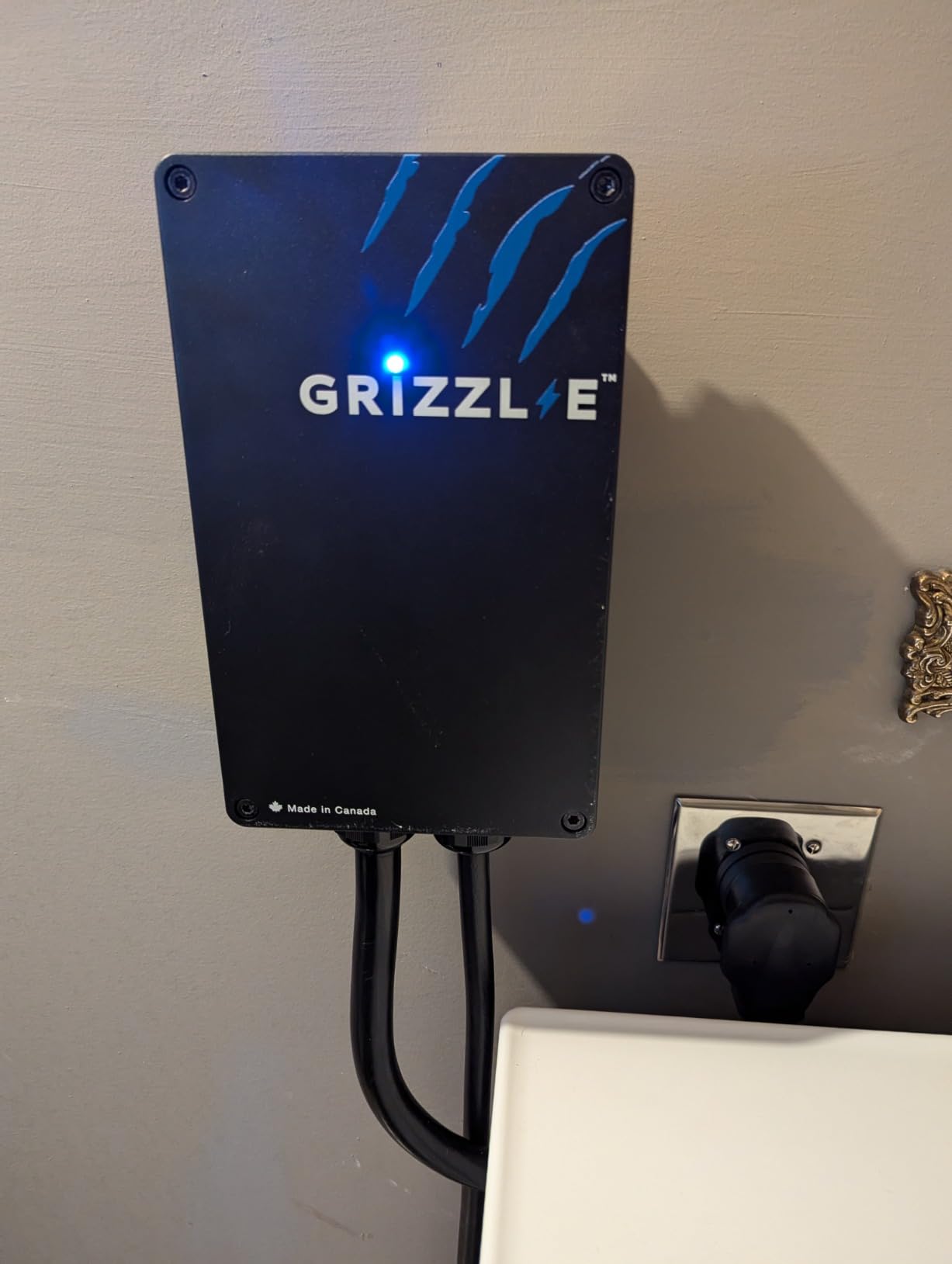 Grizzl-E Classic, Level 2 240V / 40A Electric Vehicle (EV) Charger, UL Certified, Metal Case Enclosure, Indoor/Outdoor Electric Car Fast Wall Charging Station, NEMA 14-50 Plug, Classic Black customer photo 2